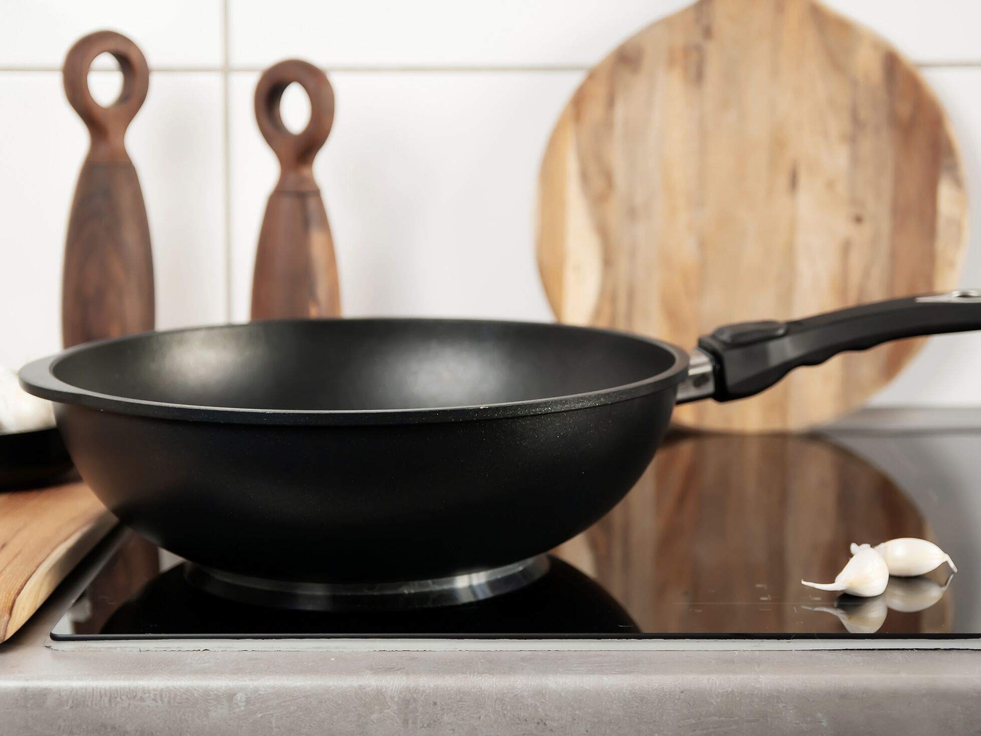 amt-gastroguss-wok-32-cm-induktion-abnehmbarer-stiel-lotan-antihaft image 2