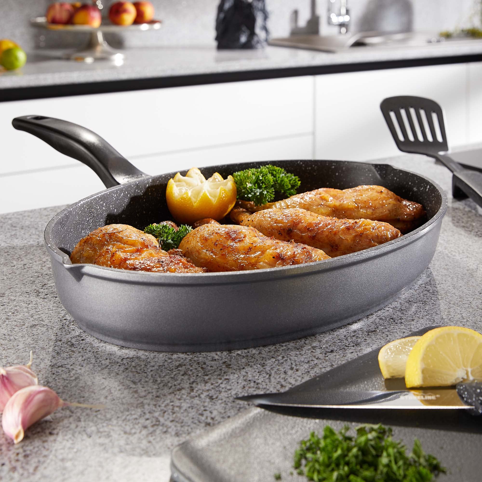 stoneline-classic-xxl-fisch-und-schnitzelpfanne-35-2x24-3-cm-mit-glasdeckel image 3
