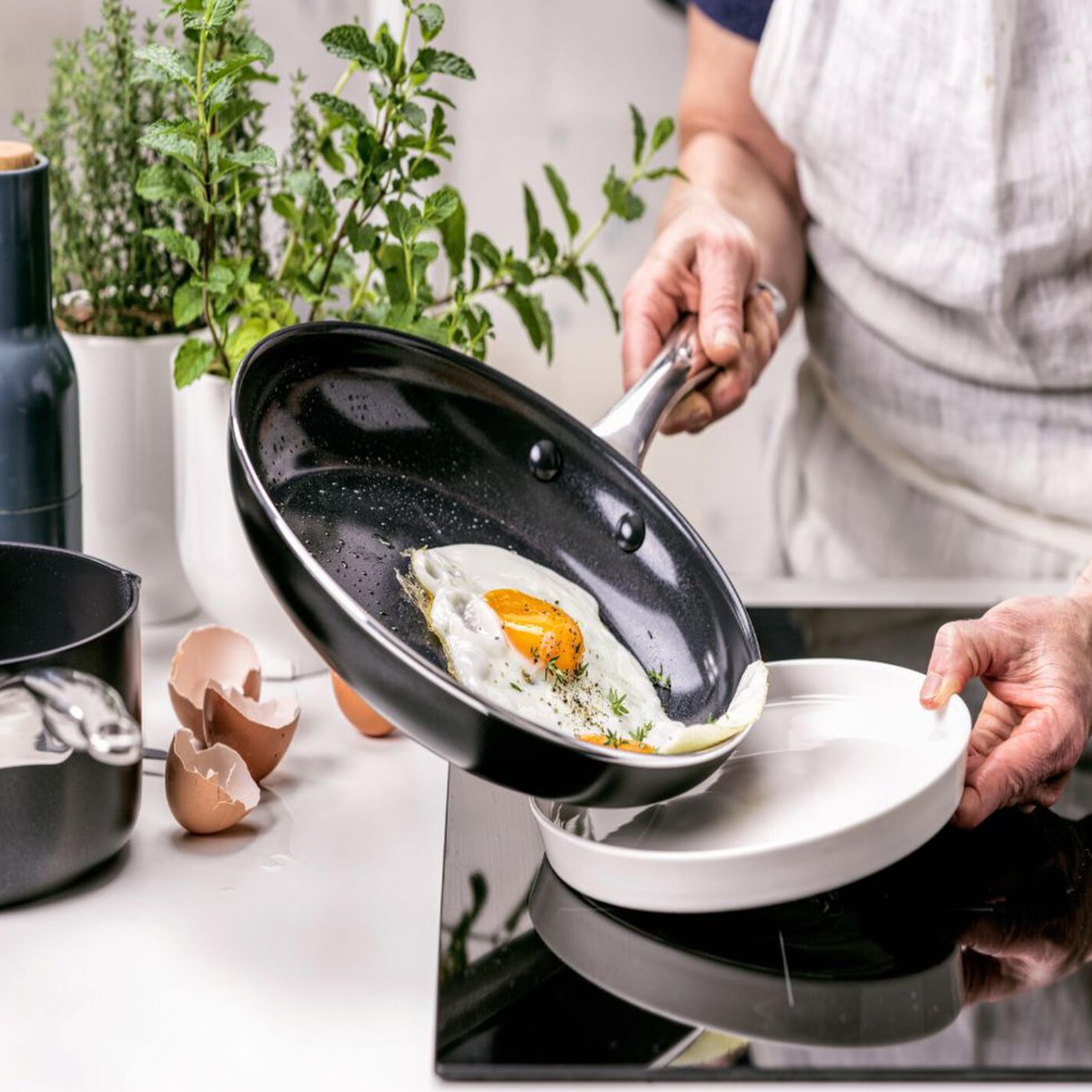 greenpan-brussels-bratpfanne-20-cm-schwarz-pfas-frei-keramik-antihaft image 2